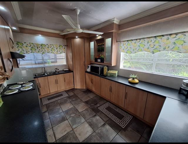 3 BEDROOM HOUSE FOR SALE IN VANDERBIJLPARK SE 2
